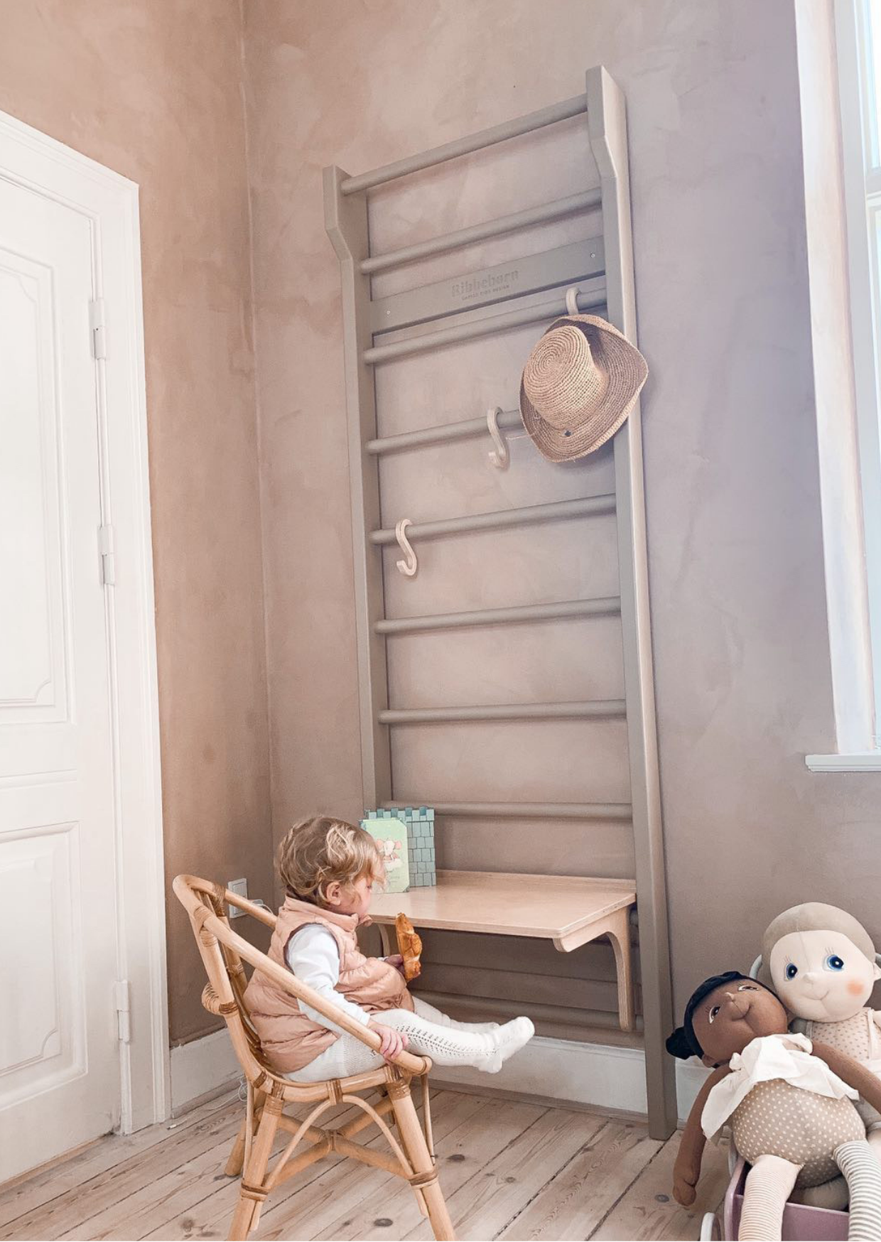 Ribbebørn Komplet Pakke - Gymnastikribbe m. skrivebord & 4 stk. knager